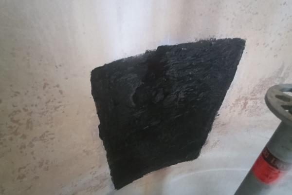 Applicazione del composito epossidico Belzona per il ripristino delle aree ammalorate del reattore, con ricostruzione dello spessore nominale e protezione anticorrosione.